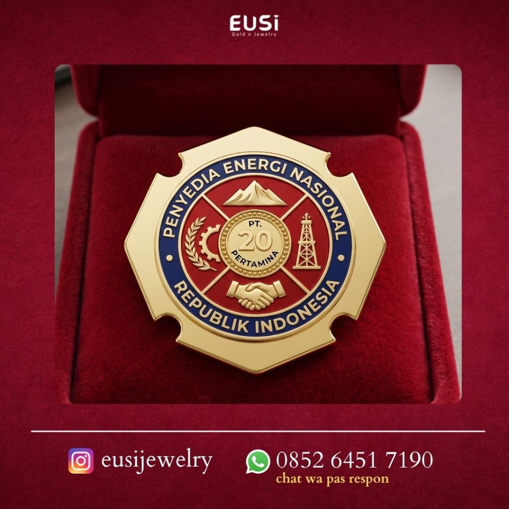 Keunggulan Memesan Pin Emas Custom Dibanding Produk Jadi
